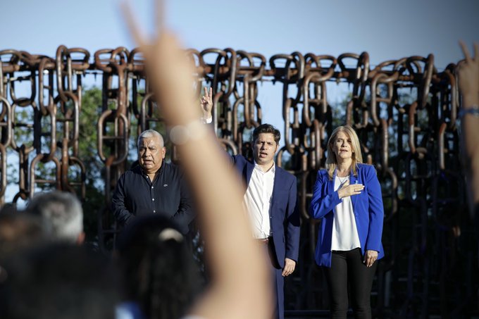 Kicillof, junto a Verónica Magario y el intendente local, Cecilio Salazar