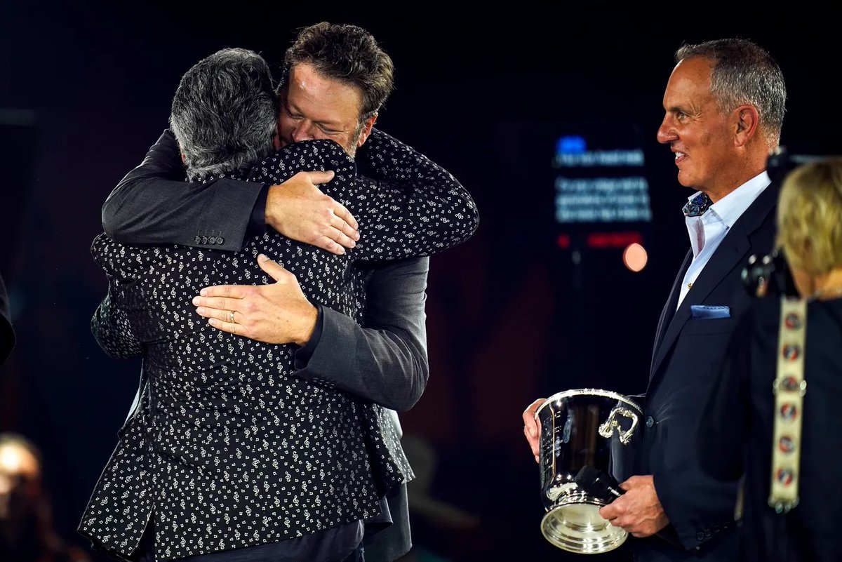 TheAlabamaBand's tweet photo. What a night! Many thanks to our friends at @BMI for such an incredible honor. #BMIIcon  📷  Andrew Nelles/The Tennessean https://t.co/F6guwuBFZW