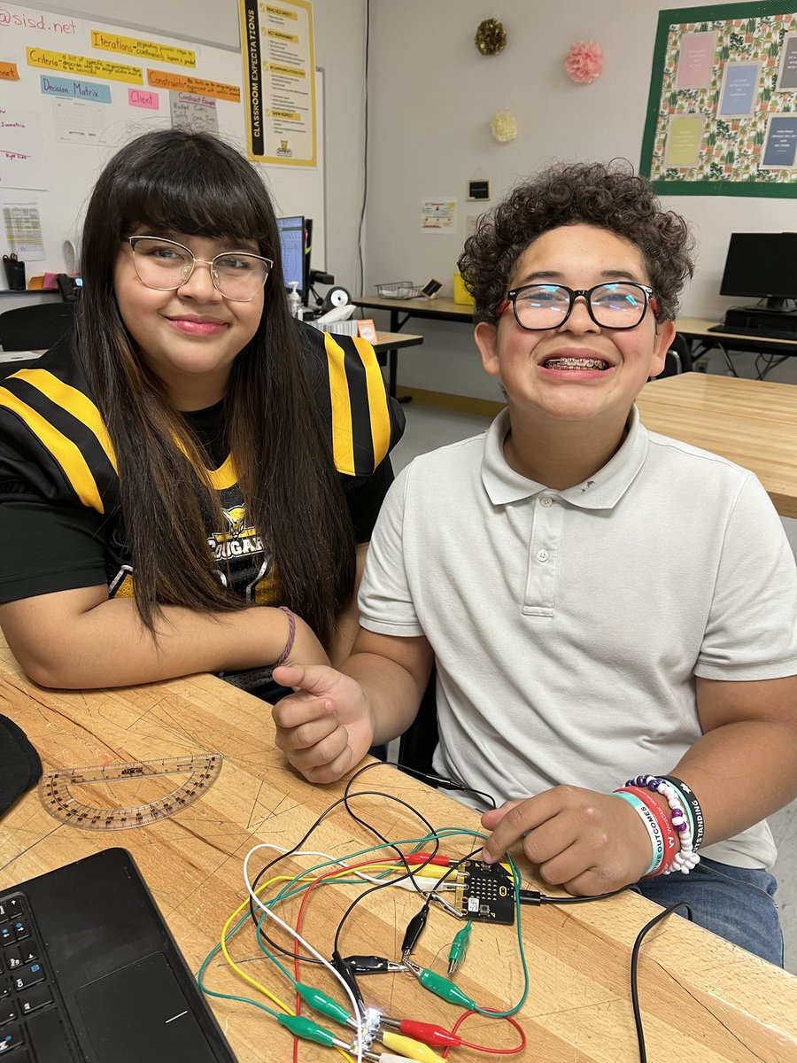 MWieder_AMS's tweet image. 🌟 Start with INPUTS and then Outputs! Learning how microcontrollers ‘listen’ is the first step to amazing creations. Start small, dream big! 🚀 @HAntwine_MS 

#STEM #KidsCoding #Microcontrollers #TechForKids