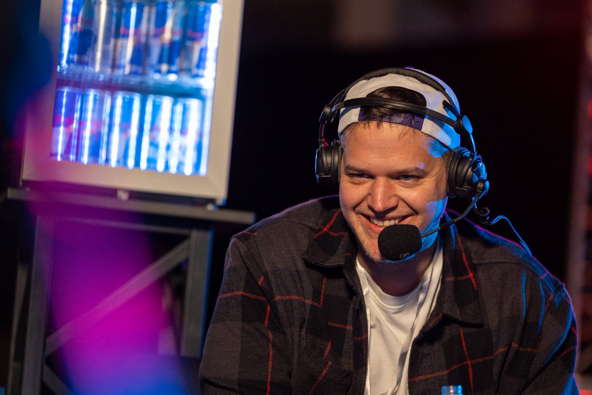 I had the chance to run around with <a href="/Tashi343i/">Tashi</a>'s camera for a little bit at the Halo 2 LAN.

It was fun to get back on the saddle, even if only for a moment 📸