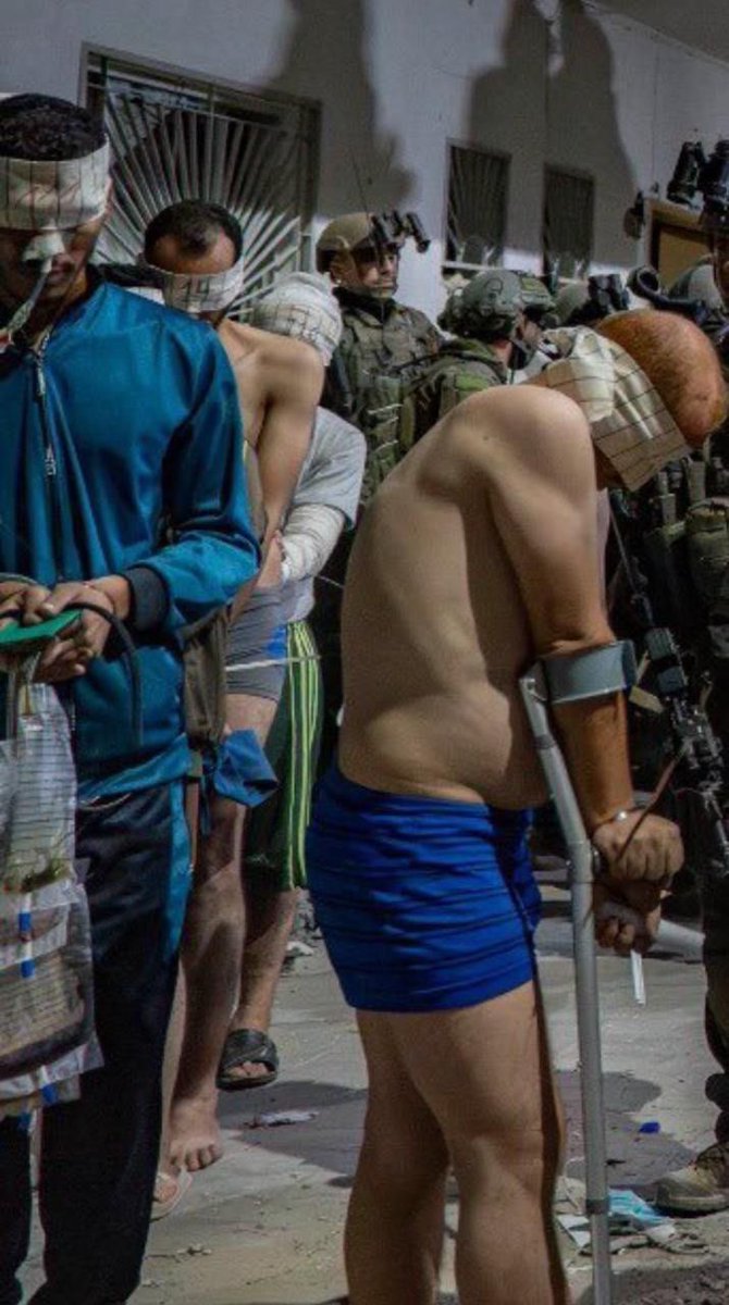 وحشية الفيتو الأمريكي  ‼️🚨

مرضى يعتقلهم الاحتلال وهم يحملون المحاليل الوريدية والعكازات وأكياس القسطرة وأنابيب الأنف المعوية بعد اخراجهم من المستشفى وعمليات تطهير وتنكيل وحشي في ظل الفيتو الأمريكي الذي يمنع وقف الحرب في قطاع غزة