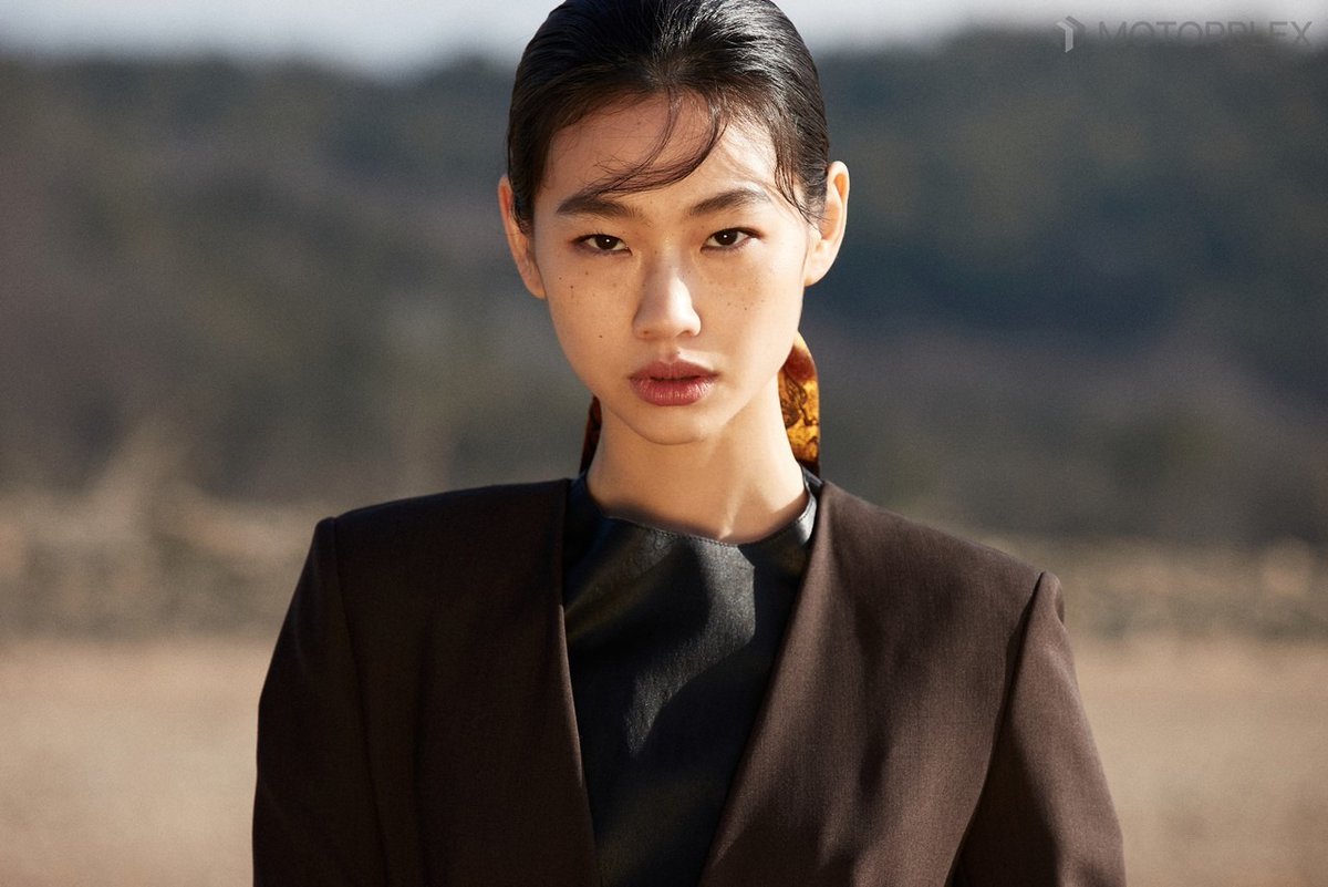 염혜란이 김지운 감독의 할리우드 영화 ‘더 홀’에 테오 제임스, 정호연과 합류할 예정입니다. 편혜영 작가의 소설 《홀》을 원작으로 하며,...