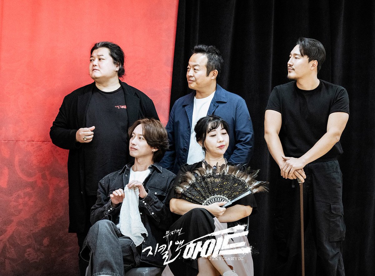 od_musical's tweet photo. #뮤지컬 #지킬앤하이드

20주년 기념 공연을 향한 뜨거운 열정🔥
완벽한 호흡을 보여준 연습실 현장을 공개합니다!

지금 이 순간, 끝나지 않는 신화

2024.11.29 ~ 2025.05.18
#블루스퀘어신한카드홀 https://t.co/bE2LEiSAT1