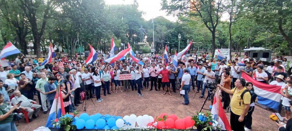 FilizzolaRafael's tweet photo. 🇵🇾 La marcha por la justicia y contra todas las injusticias sigue avanzando 🇵🇾

Hoy la voz del pueblo retumbó en la Plaza Uruguaya y mañana lo hará aún más fuerte frente al Poder Judicial.

Nos vemos a las 09:00 en la Plaza de la Justicia 

#MarchaPorLaJusticia
@Japaypy https://t.co/2zTTXddISE