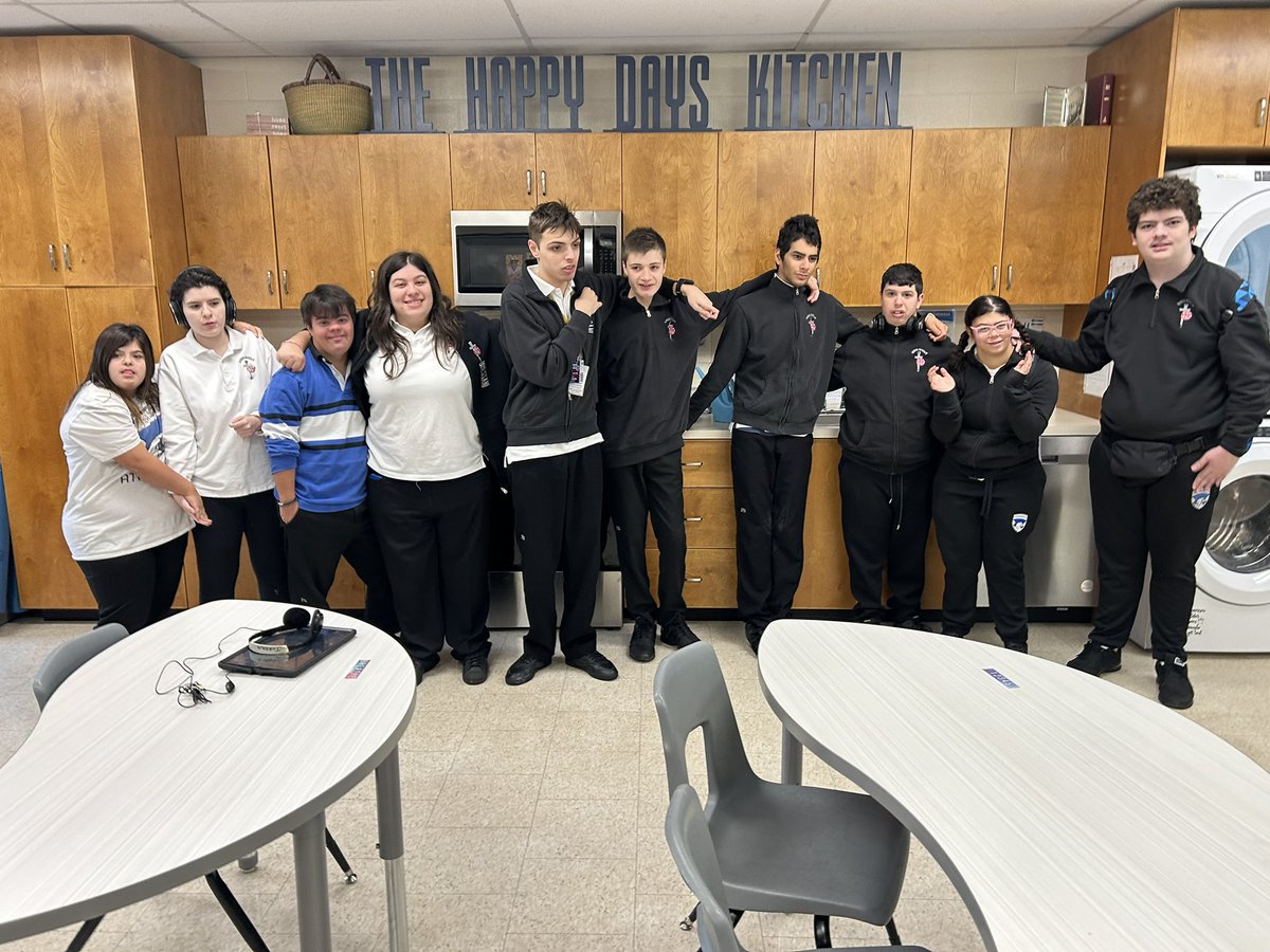 onastanevicius's tweet photo. Today was a good day at work - #fbmindsmatter selling yogurt parfaits to, Eagles bocce team practice with Youth Bocce, and posing with great teachers and friends.  All this is six hours.  Love. https://t.co/uYCdZYCAAc