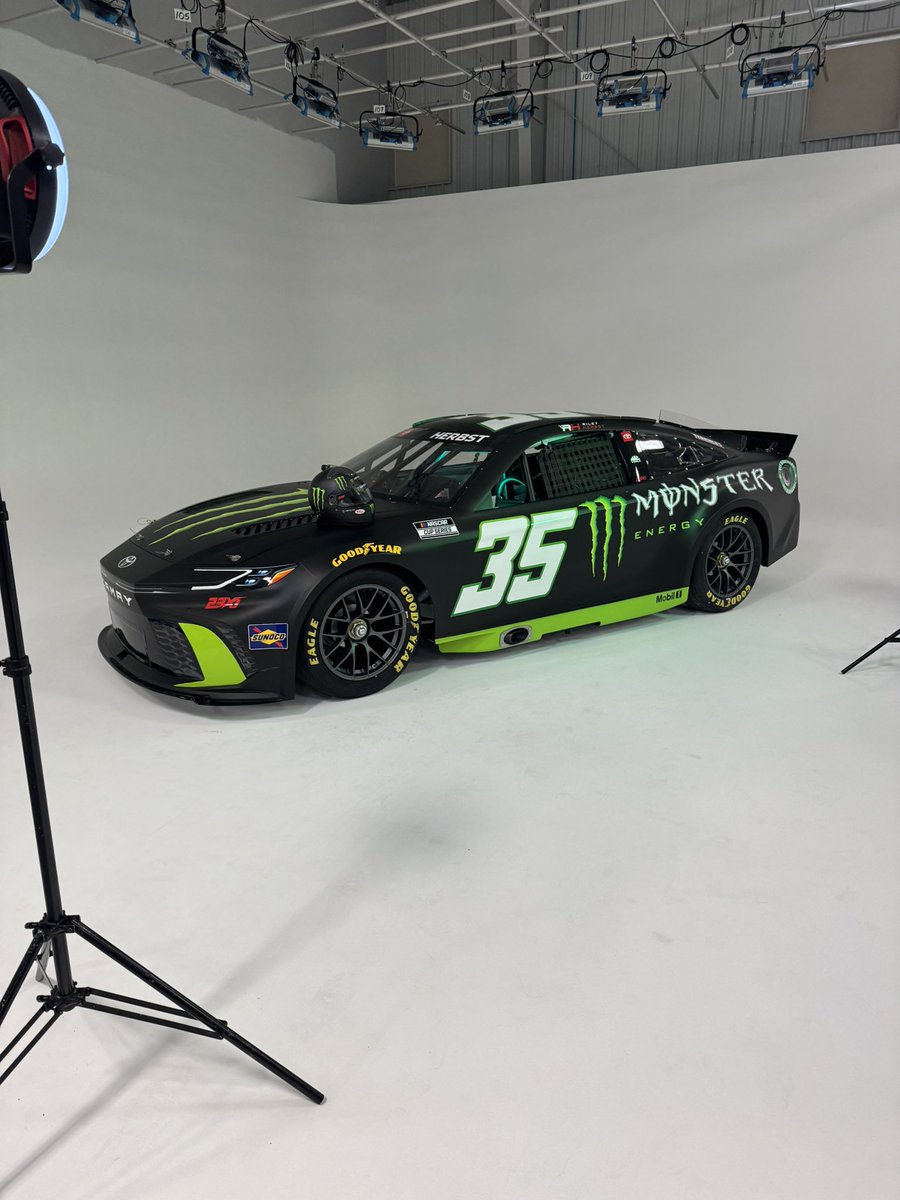 Riley Herbst tweet media