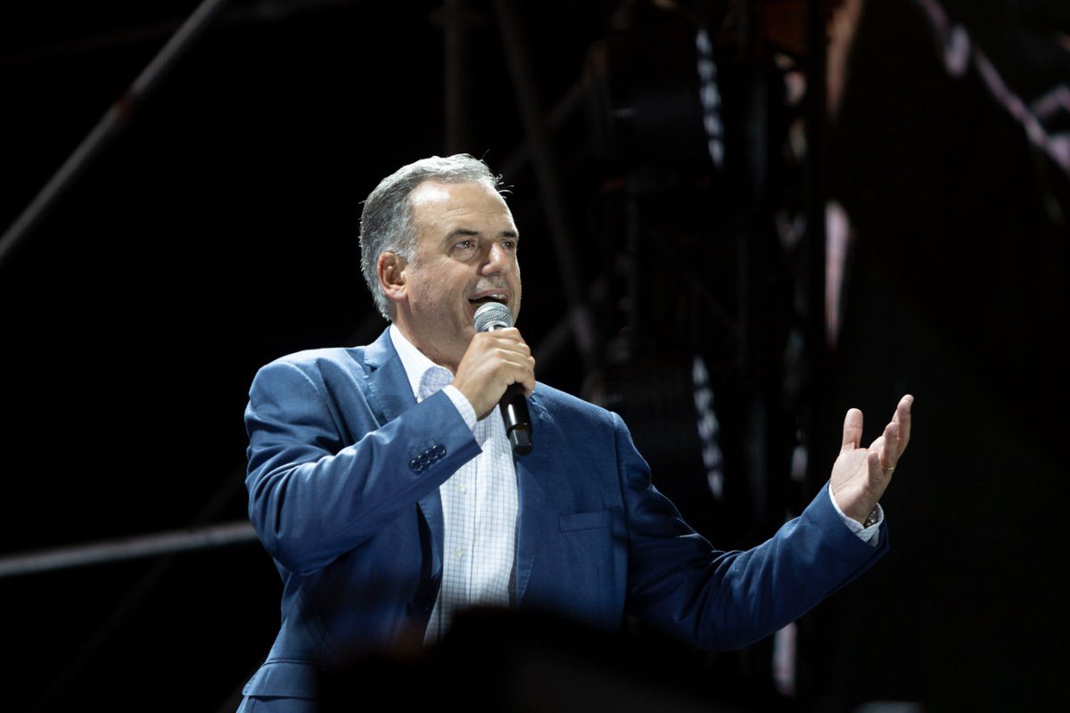 OrsiYamandu's tweet image. Hace unos cuantos años me dediqué a aprender para después poder enseñar. Y entendí que el aprendizaje es permanente.
Sepan que voy a seguir escuchando al pueblo uruguayo porque es la mejor forma de no errar en el camino.

Este domingo sabremos cumplir.