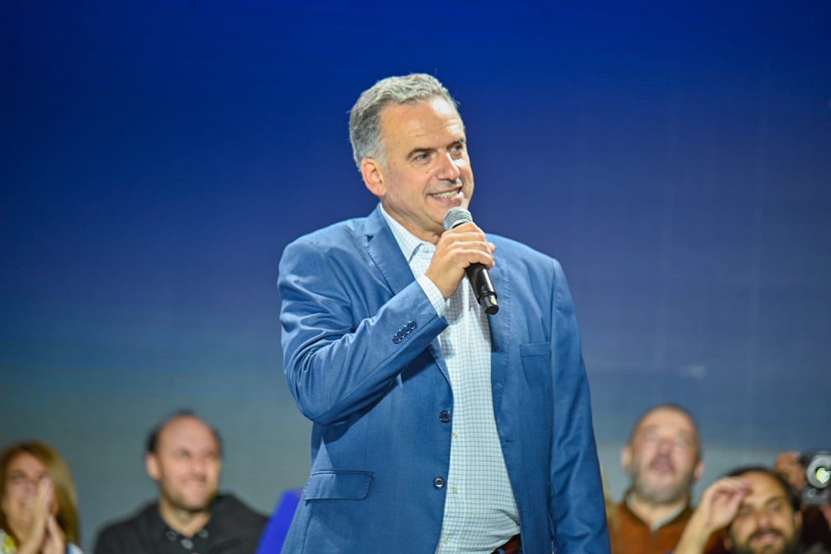 Frente_Amplio's tweet photo. "Sepan que voy a seguir escuchando al pueblo uruguayo porque es la mejor forma de no perder el camino", Yamandú Orsi presidente 🗳️

Sabremos cumplir 🇺🇾 https://t.co/bPWXbK8dYL
