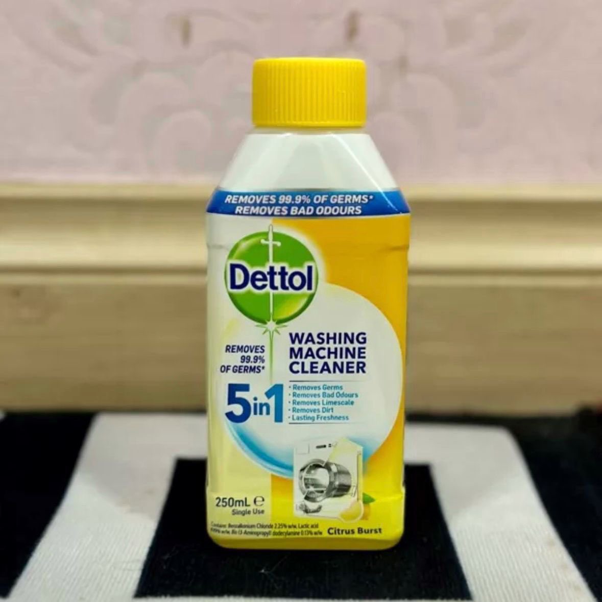 theiceraf's tweet photo. Kenapa la baru tahu wujudnya benda nih! Pakai jer sabun dettol ni dlm washing machine, semua kotoran and habuk yg melekat dalam tu auto hilang weih 🤯😭😭 https://t.co/yYCNMHScB9