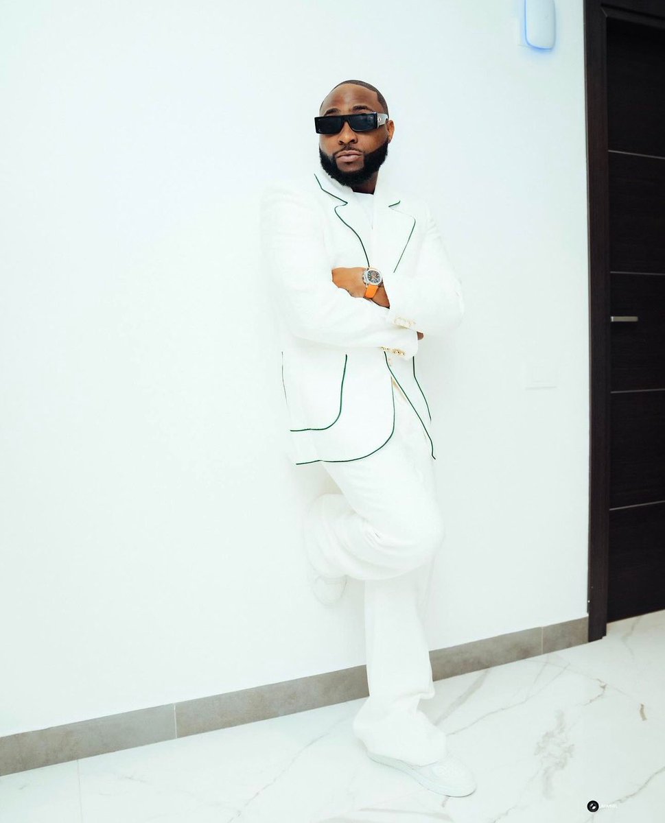 Take am play first🌩️ Happy Birthday to the king of afrobeat, <a href="/davido/">Davido</a> wishing you long life and prosperity with good health and success in what you do 🎂🎂 Let God’s Angels protect you for as long as you live. #30BG #30bg