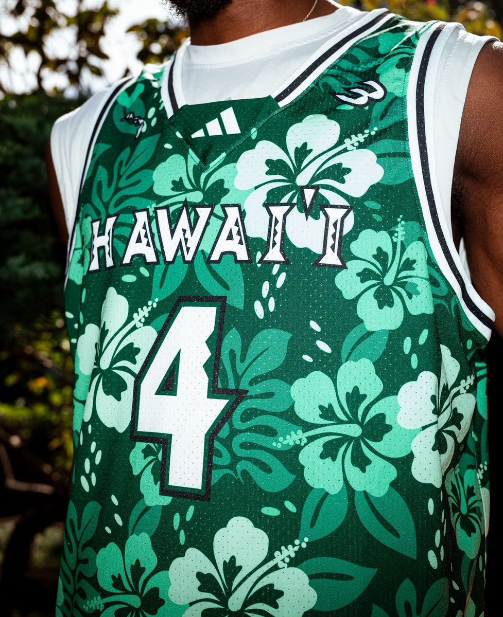 CBBcontent's tweet photo. Hawaii is wearing these beautiful uniforms on Friday versus North Carolina 😍 https://t.co/25TocAwsSD