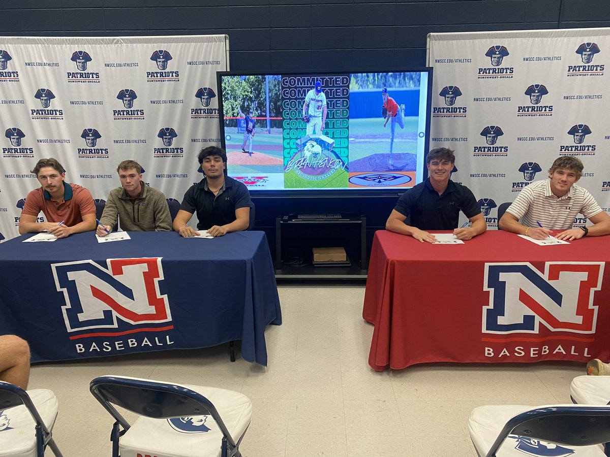 Big day for our program as these guys sign to play at the next level!

Will Turner - UT Martin
Zach Hill - Valdosta State
Brian Henson - Eastern Michigan
Hayes Harrison - Valdosta State
Sam Robertson - Jacksonville State

Pumped for these young men!

#GoPatriots