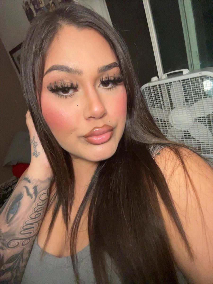 getofffmee's tweet photo. HEYYYY TWITTERR BEEN A MINUTE 🤪🤪🤪🤪 https://t.co/4hYQPJMdvB