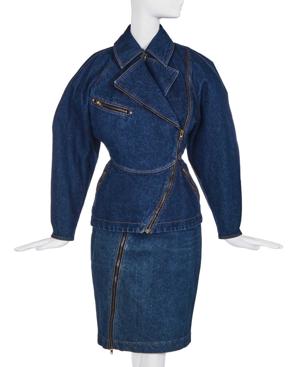 pinkmochhi's tweet photo. In 80s Alaïa IKTR!!!! https://t.co/r7dyGobVYU