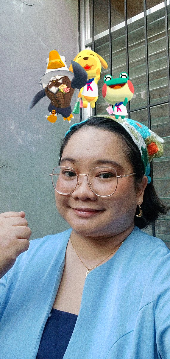 _loveapollo's tweet photo. I wear a bandanna during commute to protect my hair from frizz 😚 https://t.co/DXmIw0gU6j