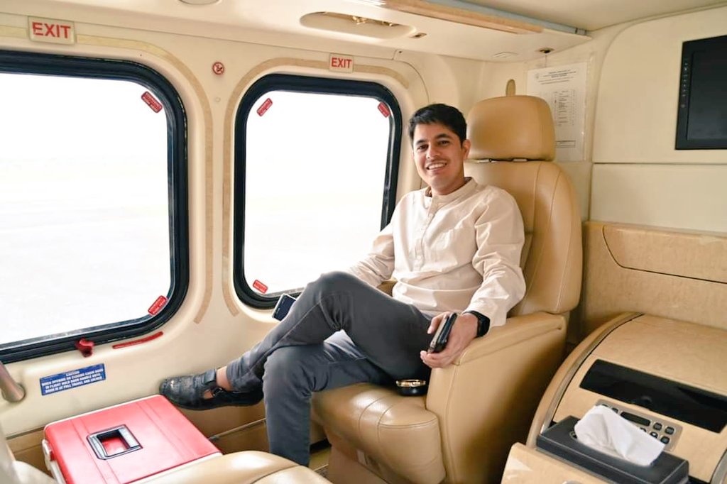 mnshu09's tweet photo. भगवान आपकी सभी मनोकामनाएं पूरी करें, आपके सभी सपने सच हो, लंबी उम्र, स्वस्थ जीवन और ढेर सारी खुशियां दे,
ऐसे ही जीवन की हर कसौटी पर आप सफलता प्राप्त करे।
जन्मदिन की हार्दिक हार्दिक शुभकामनाएं!
श्री अरुण तिवारी भाईसाहब जी
@arunrss2020 https://t.co/FttEqu8eto