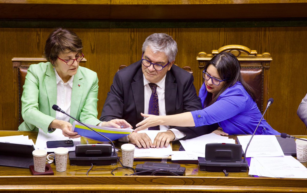 ximenaguilera's tweet photo. Agradezco la voluntad de Senadores en aprobar el Presupuesto 2025. Una prioridad para el Gobierno es disminuir los #TiemposDeEspera, por eso como indicación del Ejecutivo se agregó la posibilidad de que Gobiernos Regionales entreguen fondos a Servicios de Salud para resolver esto https://t.co/sWIVMEj8kj