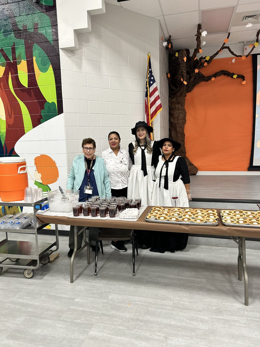 wcarrillo1968's tweet photo. Thank you to the team (both staff and volunteers) at O’Shea for a successful Thanksgiving luncheon today! #ALLIN #TeamSISD https://t.co/qoUJpL5T0D