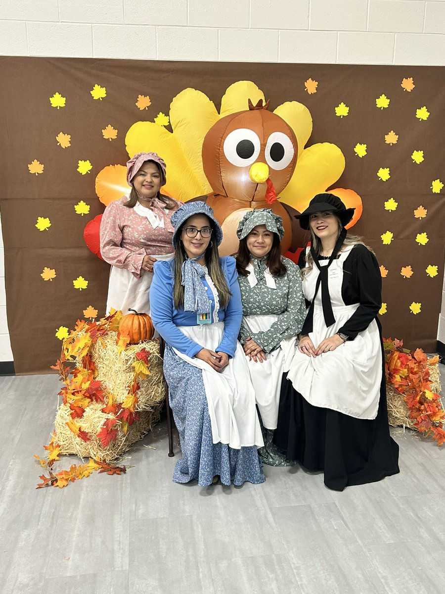 wcarrillo1968's tweet photo. Thank you to the team (both staff and volunteers) at O’Shea for a successful Thanksgiving luncheon today! #ALLIN #TeamSISD https://t.co/qoUJpL5T0D