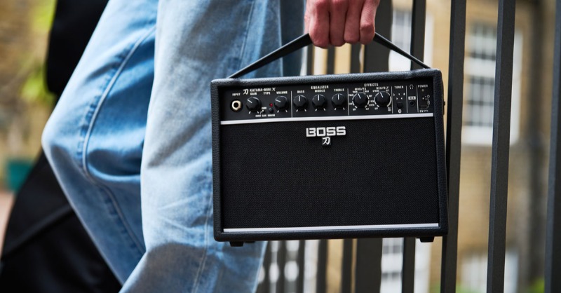 BOSS_jpn's tweet photo. 【KATANA-MINI X登場!】
KATANA-MINI Xは、コンパクトでも「音」には一切妥協をしないBOSSだからこそ成しえた、本格派のギタリストも満足させる渾身のミニアンプです。日々の演奏においてもワンランク上の質を求めるギタリストにぴったりなBOSSからの新提案です。
#BOSS_jpn #KATANAMINIX #BOSS新製品