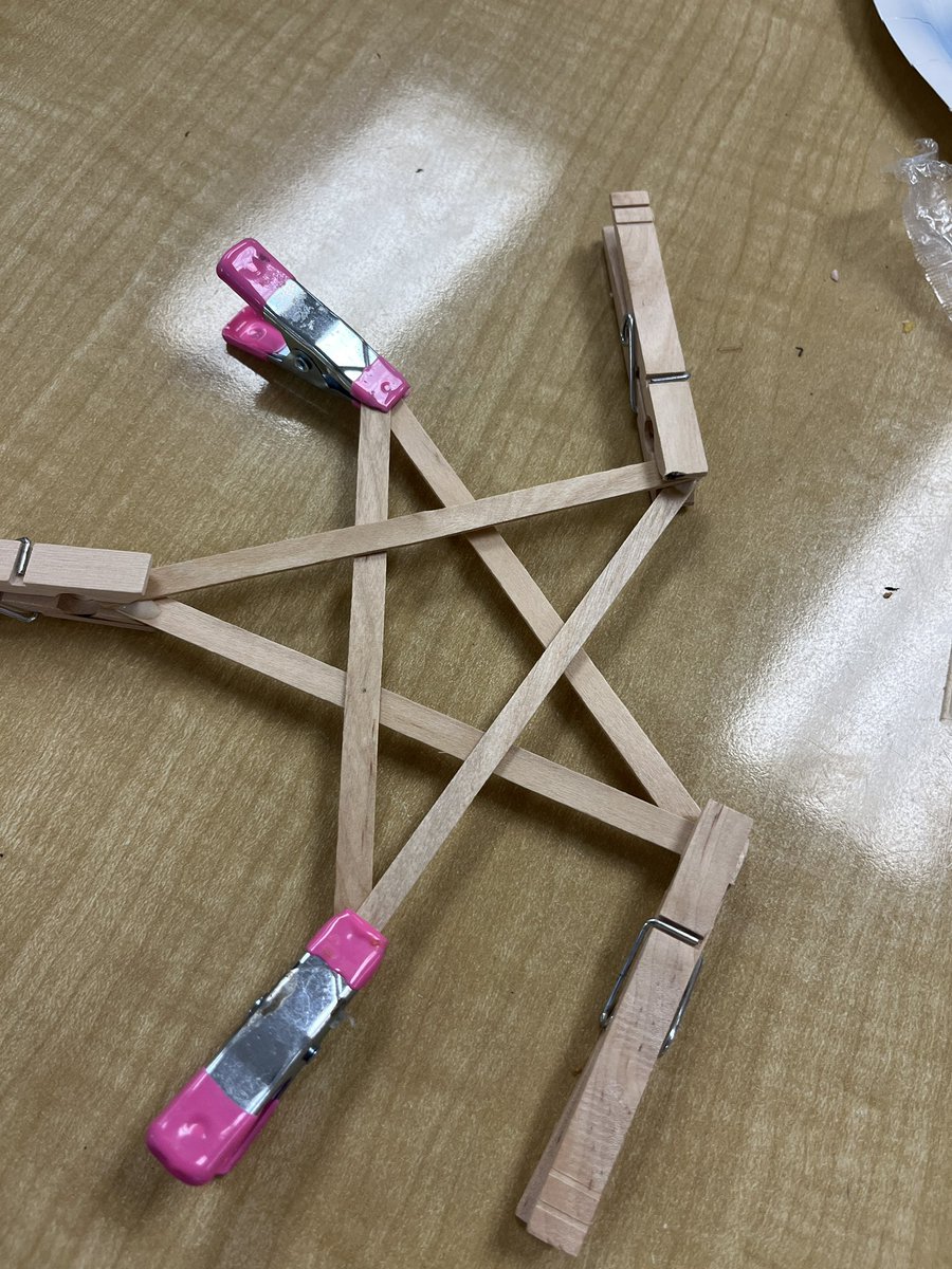 kpquick06's tweet photo. Filipino club @plazamiddle making parols, ornamental ⭐️ ⭐️ often displayed at Christmas. And of course, delicious cuisine - adobo, pancit, lumpia 😋. Mom was smiling down at my school this evening 💕 🧡💙 @vbschools @leslielehner @DrewMidgette https://t.co/U91prCn9GQ