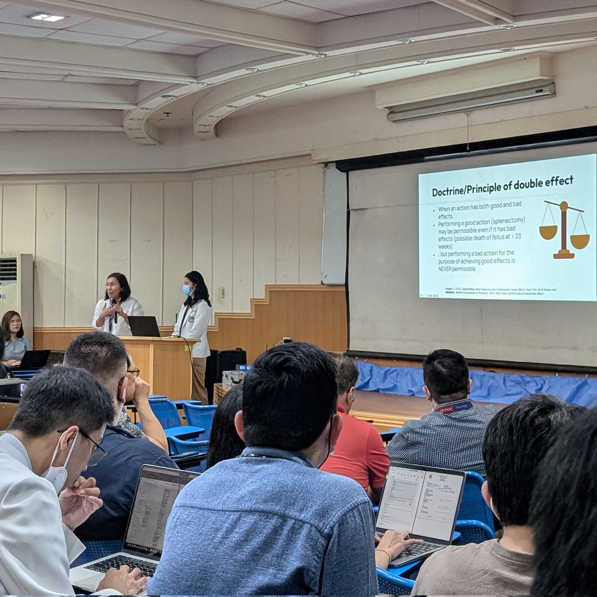 Prof <a href="/LeniFernandezMD/">Leni Fernandez</a> (MS Global Bioethics) discusses the #ethics principle of double effect at today's #PGHMedicine audit #bioethics