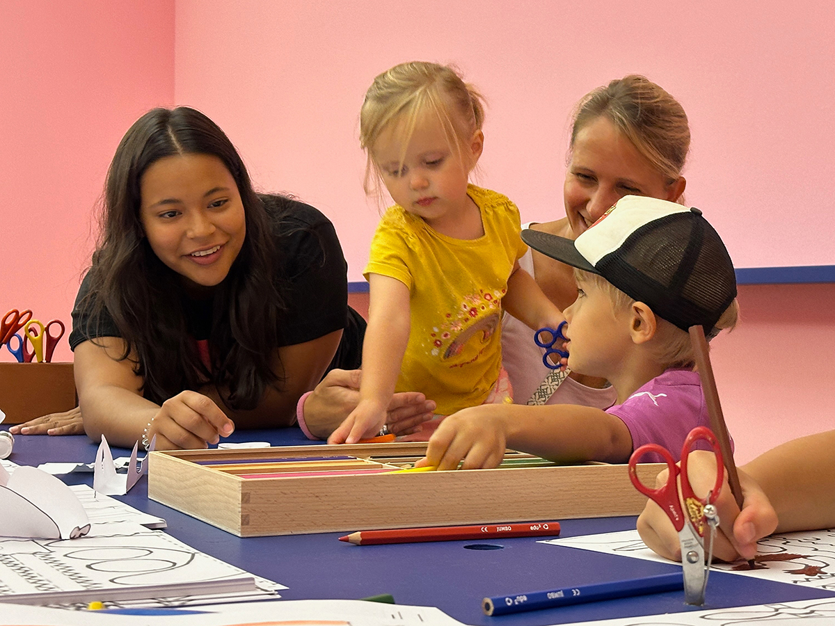 Let’s play again! Immer sonntags, zwischen 12 und 17 Uhr, öffnen wir in der #Ausstellung #DeliriousToys die offene Werkstatt. Gemeinsam mit euren Kindern gestalten wir u. a. Traumautos, Bodenmosaike oder Pixelfiguren am iPad. So., 24.11., 12–17 Uhr #Bonn bundeskunsthalle.de/veranstaltunge…