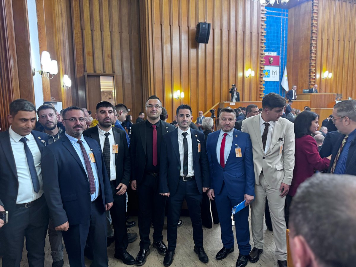 Yardımcı Hizmetler Sınıfı Eğitim Sendikası (@yhsegitimsen) on Twitter photo İYİ PARTİ Genel Başkanı Sayın Müsavat DERVİŞOĞLU'na #YardımcıHizmetlerSınıfı dosyamızı teslim ettik. Tüm #yhs personelleri olarak kendilerine teşekkür ederiz
<a href="/MDervisogluTR/">Müsavat Dervişoğlu</a> <a href="/ComezTurhan/">Turhan Çömez</a> <a href="/SBugraKavuncu/">Buğra Kavuncu</a> <a href="/eliflogoglu/">Prof. Elif LOĞOĞLU</a> <a href="/MemduhOzer71714/">Memduh Özer (Adnan)</a> @YhsEgitimSen <a href="/YhsBuroSen/">Yardımcı Hizmetler Sınıfı Büro Sendikası</a> İYİ PARTİ Genel Başkanı Sayın Müsavat DERVİŞOĞLU'na #YardımcıHizmetlerSınıfı dosyamızı teslim ettik. Tüm #yhs personelleri olarak kendilerine teşekkür ederiz
<a href="/MDervisogluTR/">Müsavat Dervişoğlu</a> <a href="/ComezTurhan/">Turhan Çömez</a> <a href="/SBugraKavuncu/">Buğra Kavuncu</a> <a href="/eliflogoglu/">Prof. Elif LOĞOĞLU</a> <a href="/MemduhOzer71714/">Memduh Özer (Adnan)</a> @YhsEgitimSen <a href="/YhsBuroSen/">Yardımcı Hizmetler Sınıfı Büro Sendikası</a>