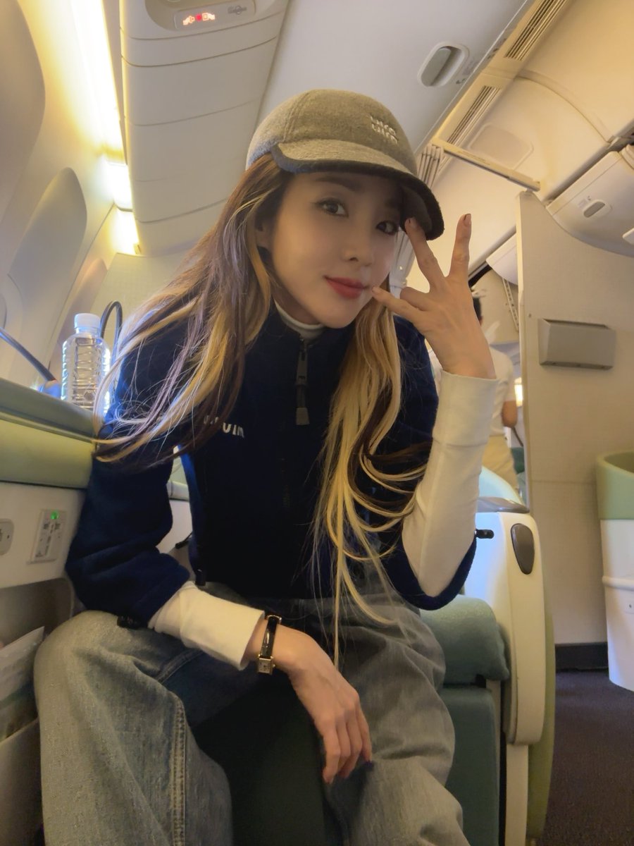 krungy21's tweet image. Off to Jakarta 🇮🇩✈️
See you in Jakarta CL 🍒
So excited to meet Blackjack Indonesia after 10 yrs!!! 
♠️♥️
#WelcomeBackInJakarta #2ne1 in  #Indonesia 😀
