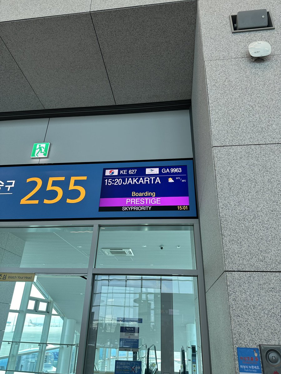krungy21's tweet image. Off to Jakarta 🇮🇩✈️
See you in Jakarta CL 🍒
So excited to meet Blackjack Indonesia after 10 yrs!!! 
♠️♥️
#WelcomeBackInJakarta #2ne1 in  #Indonesia 😀