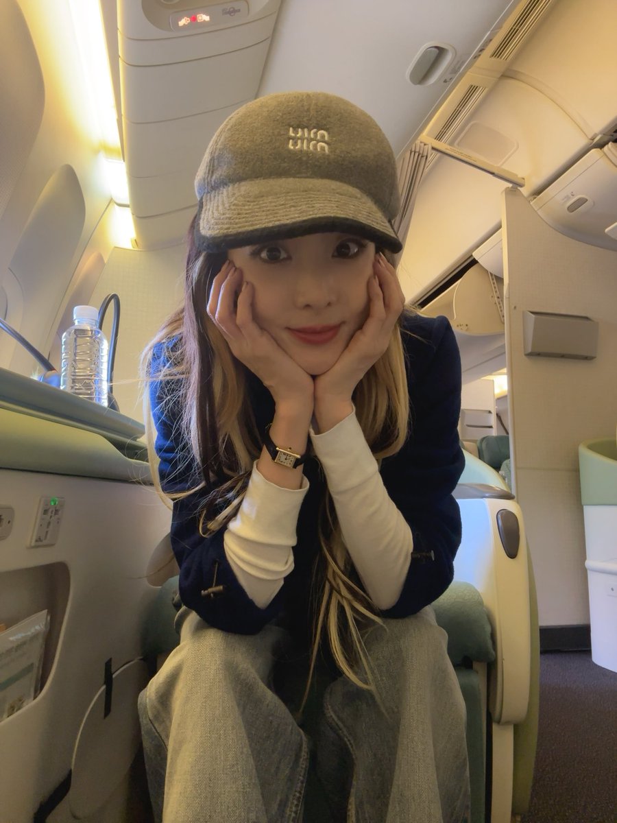 krungy21's tweet image. Off to Jakarta 🇮🇩✈️
See you in Jakarta CL 🍒
So excited to meet Blackjack Indonesia after 10 yrs!!! 
♠️♥️
#WelcomeBackInJakarta #2ne1 in  #Indonesia 😀