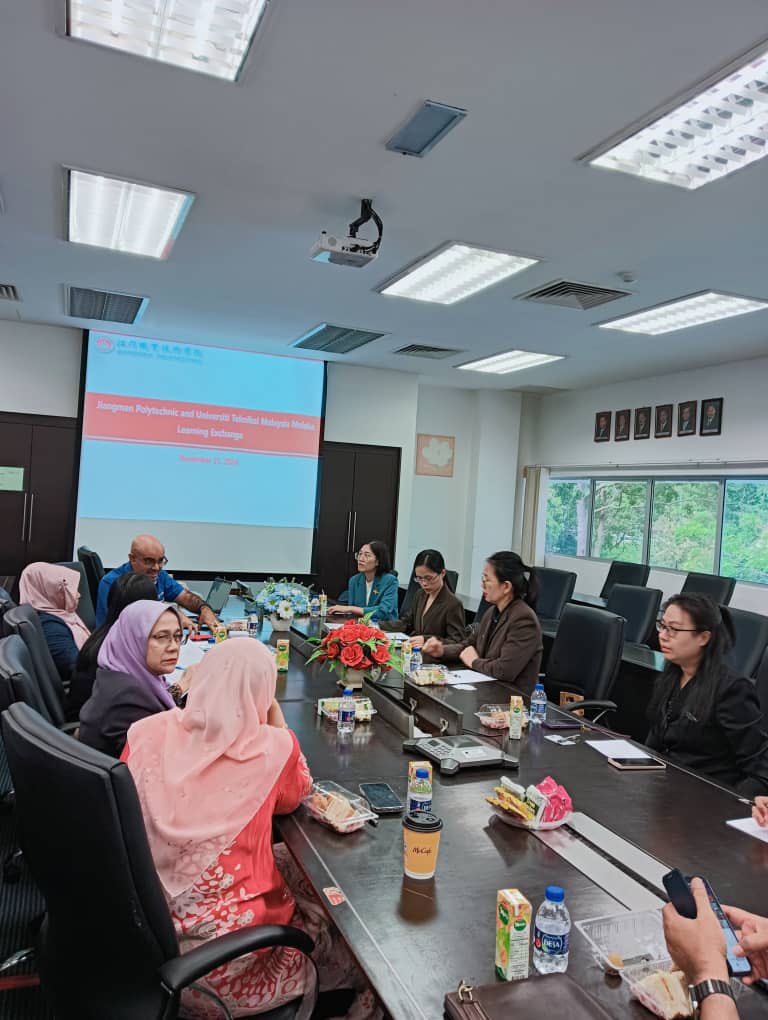 IPTK_UTeM's tweet photo. IPTK berbesar hati menerima kunjugan delegasi luar negara dari School of Humanities and Education, Jiangmen Polytechnic, China pada 21 November 2024.

Lawatan kerja ini adalah bertujuan untuk meneroka peluang kolaborasi di antara IPTK, UTeM dengan Jiangmen Polytechnic. https://t.co/47cLX56He9