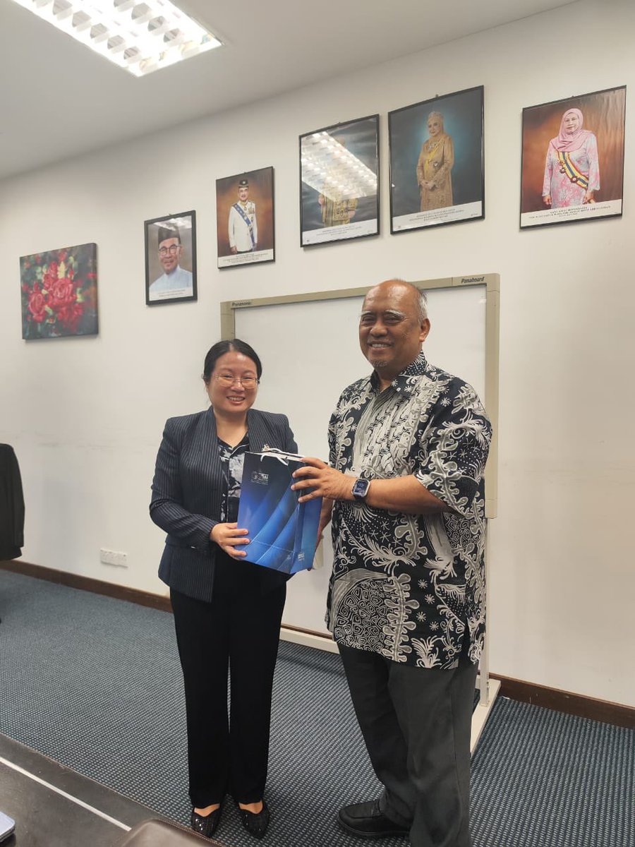 IPTK_UTeM's tweet photo. IPTK berbesar hati menerima kunjugan delegasi luar negara dari School of Humanities and Education, Jiangmen Polytechnic, China pada 21 November 2024.

Lawatan kerja ini adalah bertujuan untuk meneroka peluang kolaborasi di antara IPTK, UTeM dengan Jiangmen Polytechnic. https://t.co/47cLX56He9