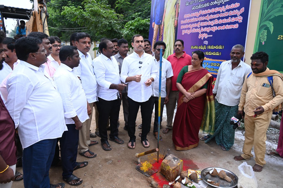 ReddeppagariSVR's tweet image. కడప నగరం విశ్వేశ్వరయ్య సర్కిల్ వద్ద నూతన CC రోడ్డు నిర్మాణం కోసం ఇవాళ భూమి పూజ చేయడం జరిగింది. 

#kadapadevelopment