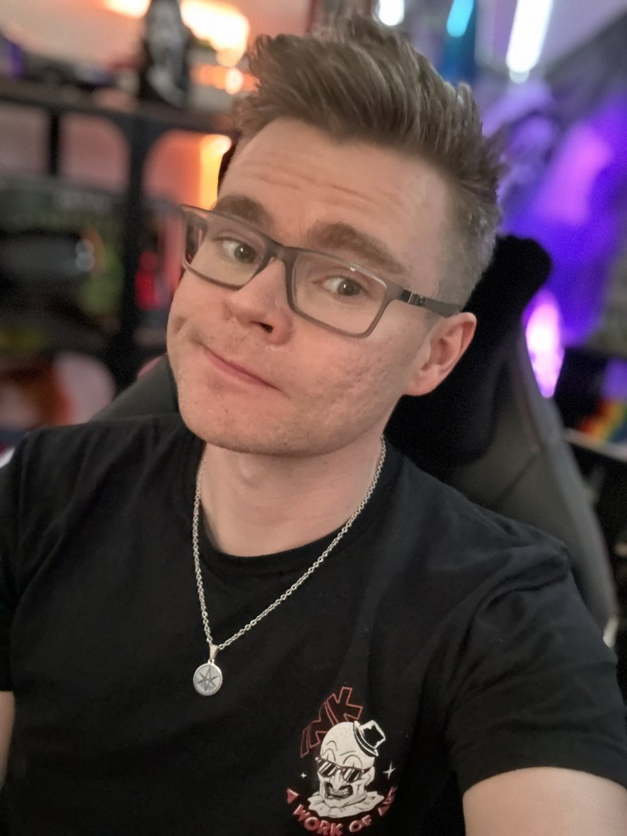 SlasherBoyVR's tweet image. 👋🏻Havent posted a selfie in a while, hey!
Update, things have calmed down after Halloween and I have dealt with a big loss in my family, thats the reason I have been absent
I am moving house next year, plan to create a green screen studio and new name change and design overhaul🤟🏻