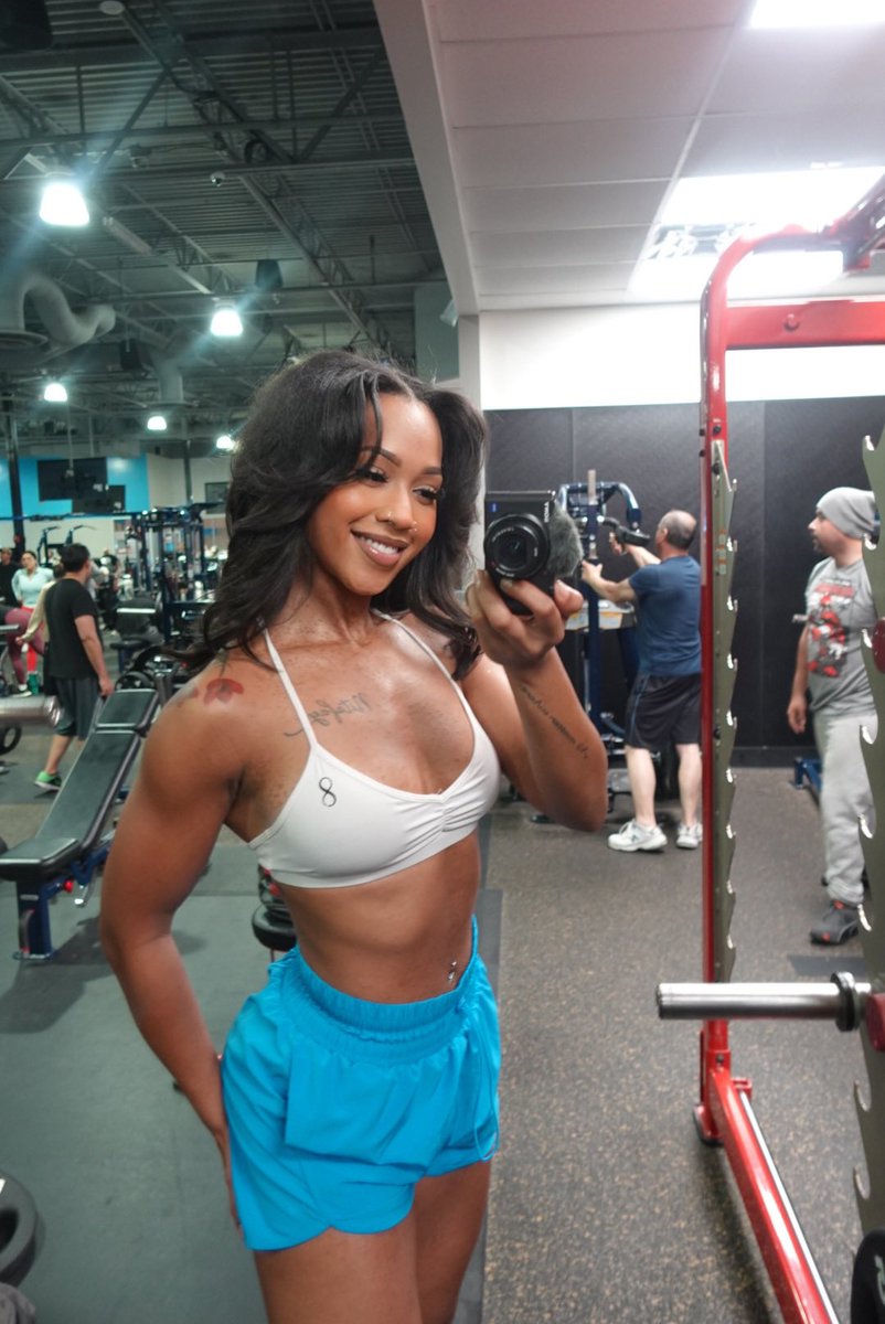 laakaashh's tweet photo. fairy fit godmomma✨🧚🏽‍♂️🩵+ https://t.co/O4nHV0uM4E