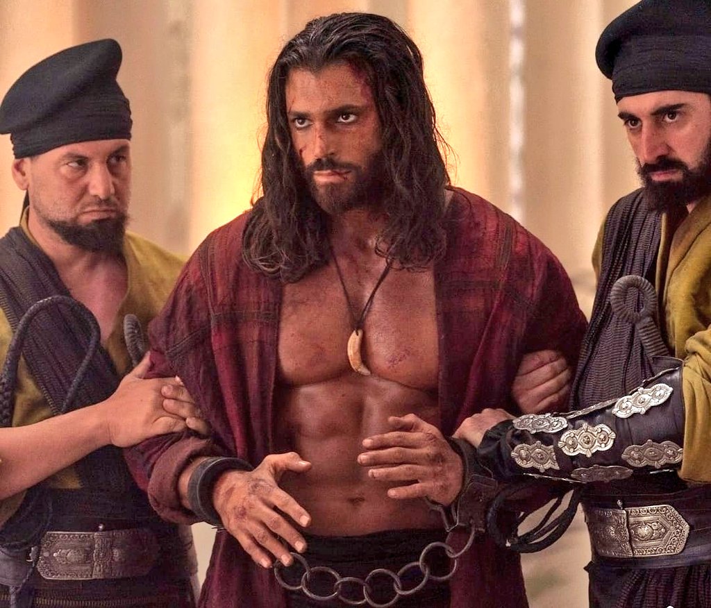 Y lo hicieron PRESO
PRESO con un destino incierto.
PRESO con el 
alma rota.
Pero no contaban con su INDOMABLE sed de venganza y LIBERTAD.
A este TIGRE 🐯 nadie lo puede atrapar.
Es nuestro SANDOKANNNNNNN.

#CanYaman 👑
#Sandokan 🐯