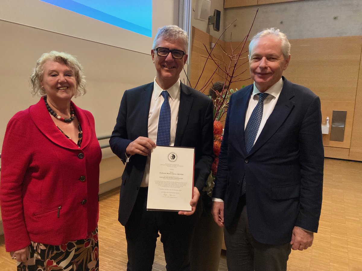 Stefanie Dimmeler (@stefaniedimmel1) on Twitter photo We are very honored that Mauro Giacca <a href="/GiaccaMauro/">Mauro Giacca</a> accepted the honorary doctoral degree of the Goethe University Frankfurt. Thank you so much, Mauro, for the extraordinary lecture and the wonderful time you shared with us in Frankfurt! We are very honored that Mauro Giacca <a href="/GiaccaMauro/">Mauro Giacca</a> accepted the honorary doctoral degree of the Goethe University Frankfurt. Thank you so much, Mauro, for the extraordinary lecture and the wonderful time you shared with us in Frankfurt!