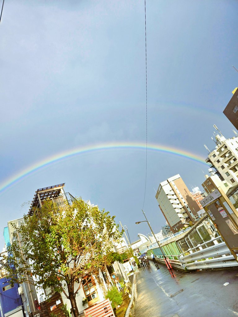 sil_kang's tweet photo. 虹だあ🌈なにかいいことあるかな🤭笑 https://t.co/dfrLXpgUU9