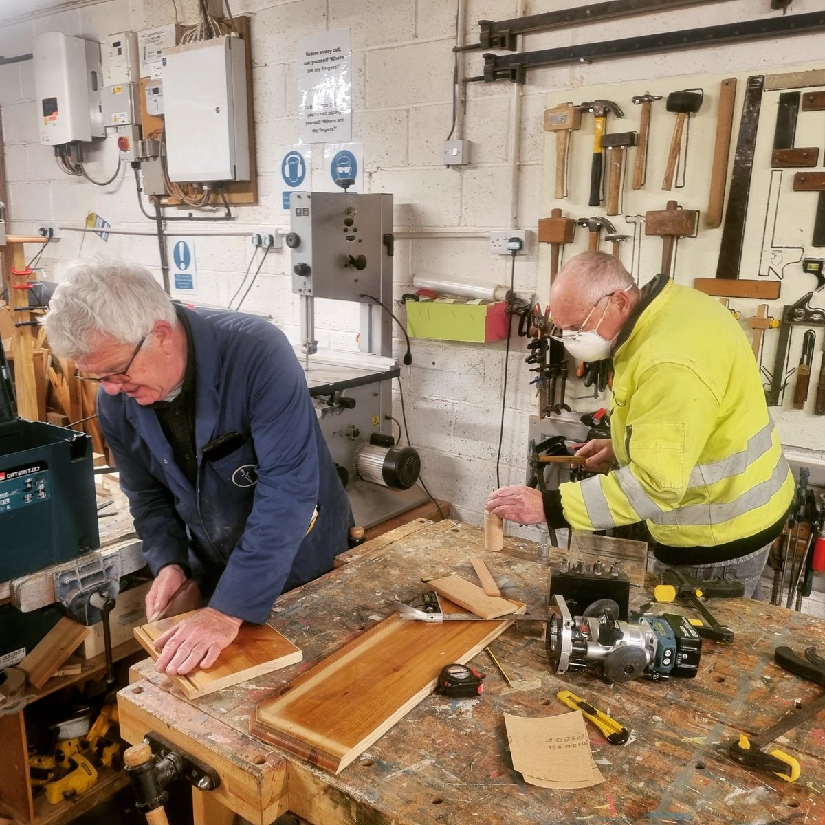 Richard and Trevor being productive 💪🙂

#meninsheds #mentalhealth #wellbeing #isleofwight #NationalLottery <a href="/TNLComFund/">The National Lottery Community Fund</a> <a href="/WestonFdn/">Garfield Weston Foundation</a> <a href="/Storeroom2010/">Storeroom2010</a> @theswirecharitabletrust