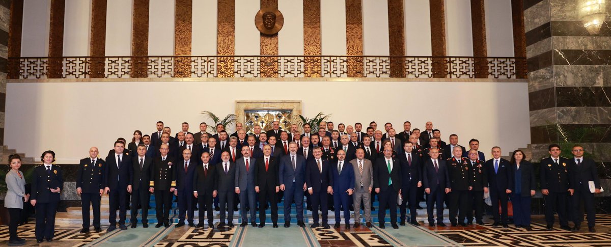 Dün Bakanlığımızın 2025 yılı Bütçe Görüşmeleri için TBMM Plan ve Bütçe Komisyonundaydık.

Milletimizin bütçesini yine milletimizin huzur ve güvenliği için sarf ediyoruz. Biliyoruz ki, bu bütçede milletimizin her bir ferdinin emeği var, hakkı var.

Komisyon Başkanımız Sayın