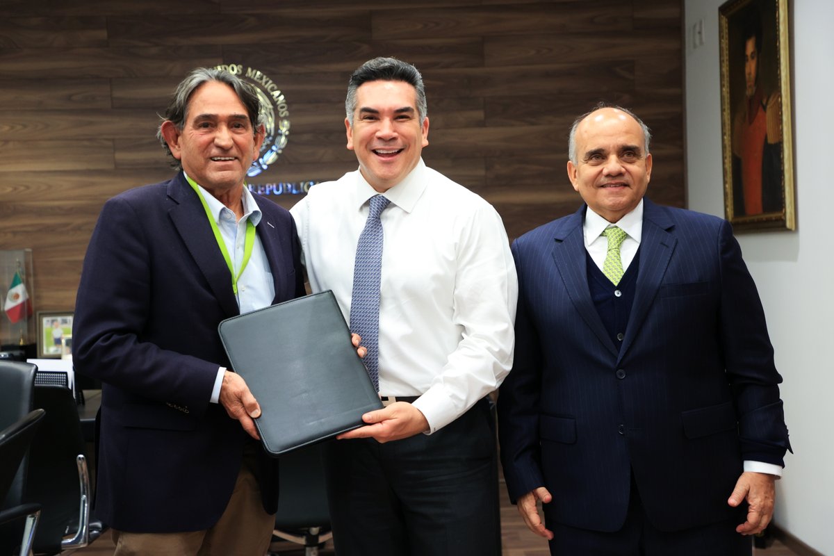 PRI_Nacional's tweet photo. ✅ Nuestro presidente @alitomorenoc ha designado a José Parcero López como Delegado General del PRI en Campeche.

Con su liderazgo y experiencia, fortaleceremos el trabajo con nuestra militancia en cada rincón del estado para seguir construyendo un PRI sólido y cercano.

¡Por Campeche y por México, seguimos avanzando con unidad y determinación!