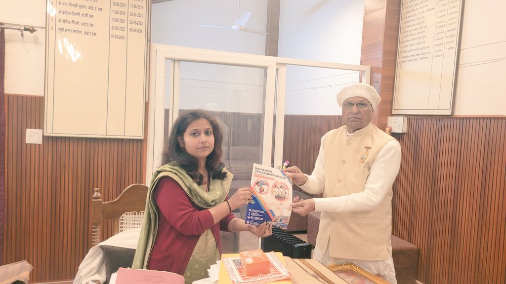 UkBrahmakumaris's tweet photo. #Samagar_Siksha_Abhiyan SPD #MissJharna_kamthan Ji #IAS called on #de_addiction awareness campaign review meeting in schools.Regional Director @UkBrahmakumaris #BkMeher_Chand ji submitted 2 year Activity Report and presented godly gift @BrahmaKumaris @DIPR_UK @NMBA_MSJE @HMOIndia https://t.co/rPGABwPQfl