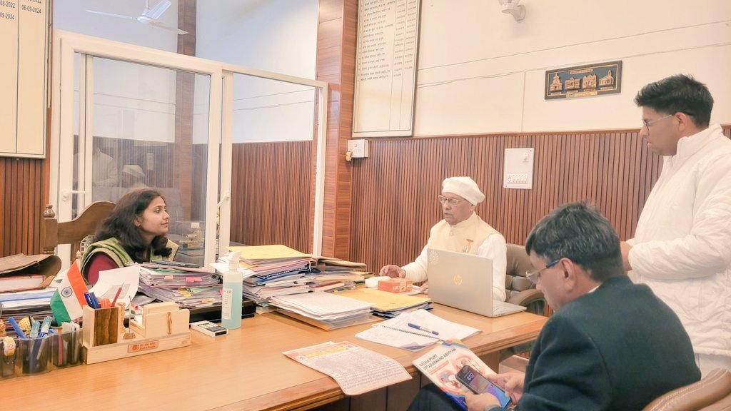 UkBrahmakumaris's tweet photo. #Samagar_Siksha_Abhiyan SPD #MissJharna_kamthan Ji #IAS called on #de_addiction awareness campaign review meeting in schools.Regional Director @UkBrahmakumaris #BkMeher_Chand ji submitted 2 year Activity Report and presented godly gift @BrahmaKumaris @DIPR_UK @NMBA_MSJE @HMOIndia https://t.co/rPGABwPQfl
