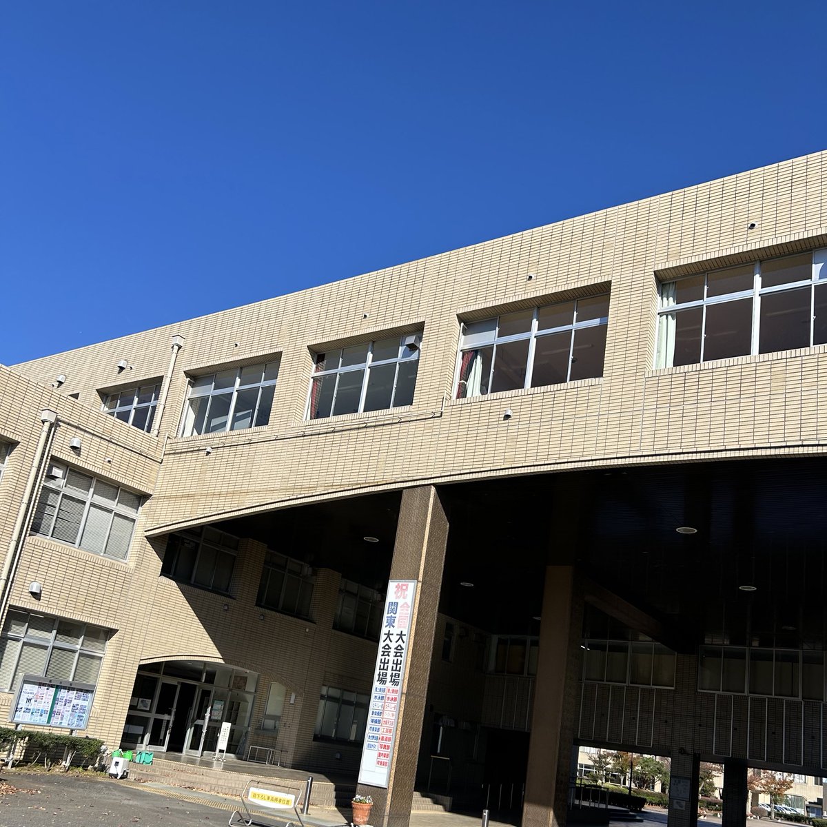 伊奈学園総合高等学校にて、コーチの高野氏と一緒に講演させていただきました。試験前だそうですが、皆さん集中して私たちの話を聴いてくれました！ありがとうございます😊試験頑張ってね！
この日はとても寒かったけどニューシャトルから富士山が綺麗に見えてハッピーでした☀️