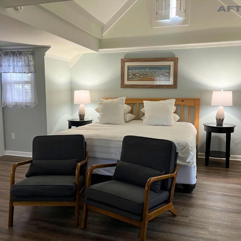 PhilbrookCC's tweet image. If you have a cottage that you use for rental income, fresh finishes are a smart investment.
#BuiltByPhilbrook #CapeCodCottage #CapeCodBuilder