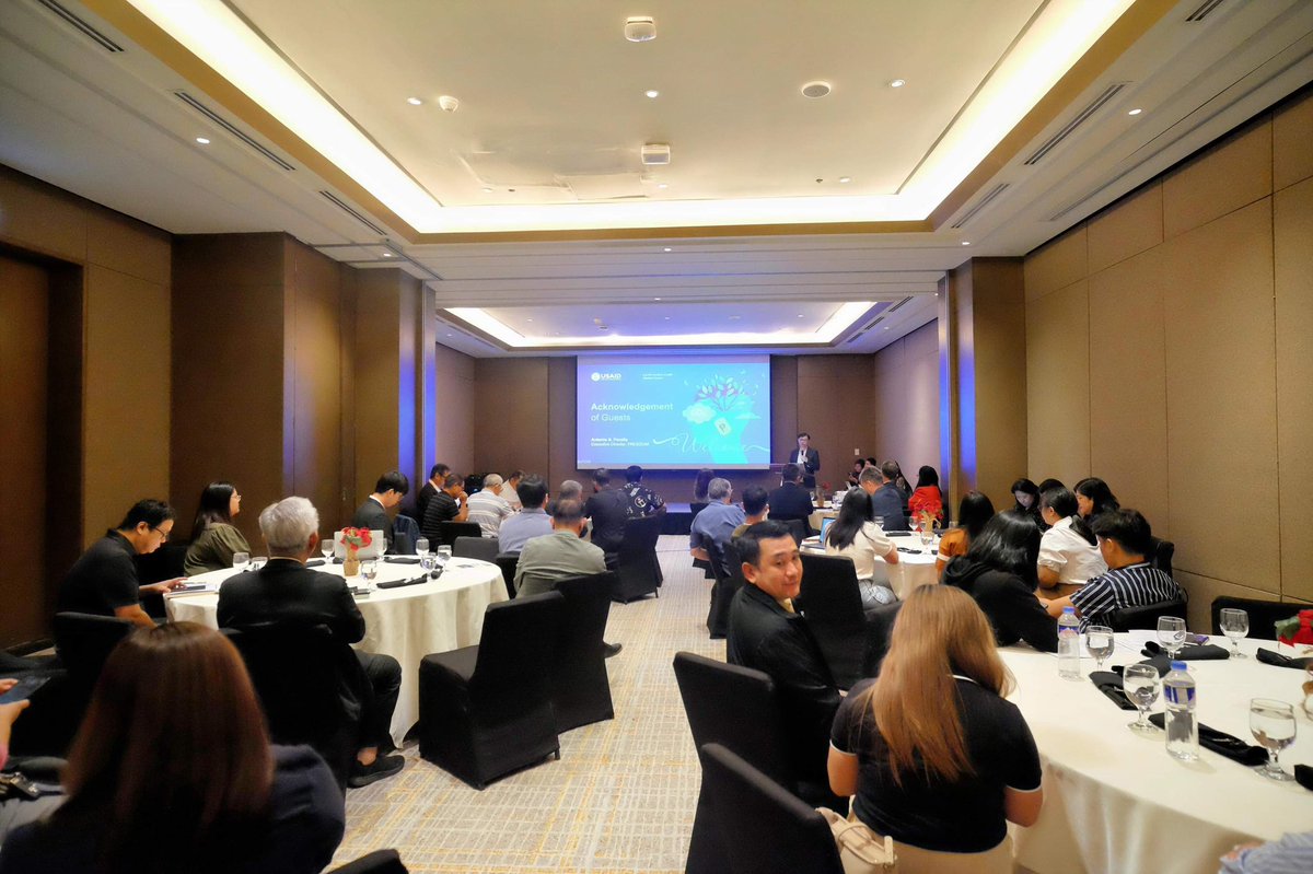f_magbanua's tweet photo. PH targets a stable carbon credit system. MinDA Chair Sec. Leo Magno says the gov’t aims to balance environmental protection with economic growth. DENR-led efforts include a carbon policy framework &amp; registry to tap into a $100B global market.
📷MinDA https://t.co/G9deWUj9T3