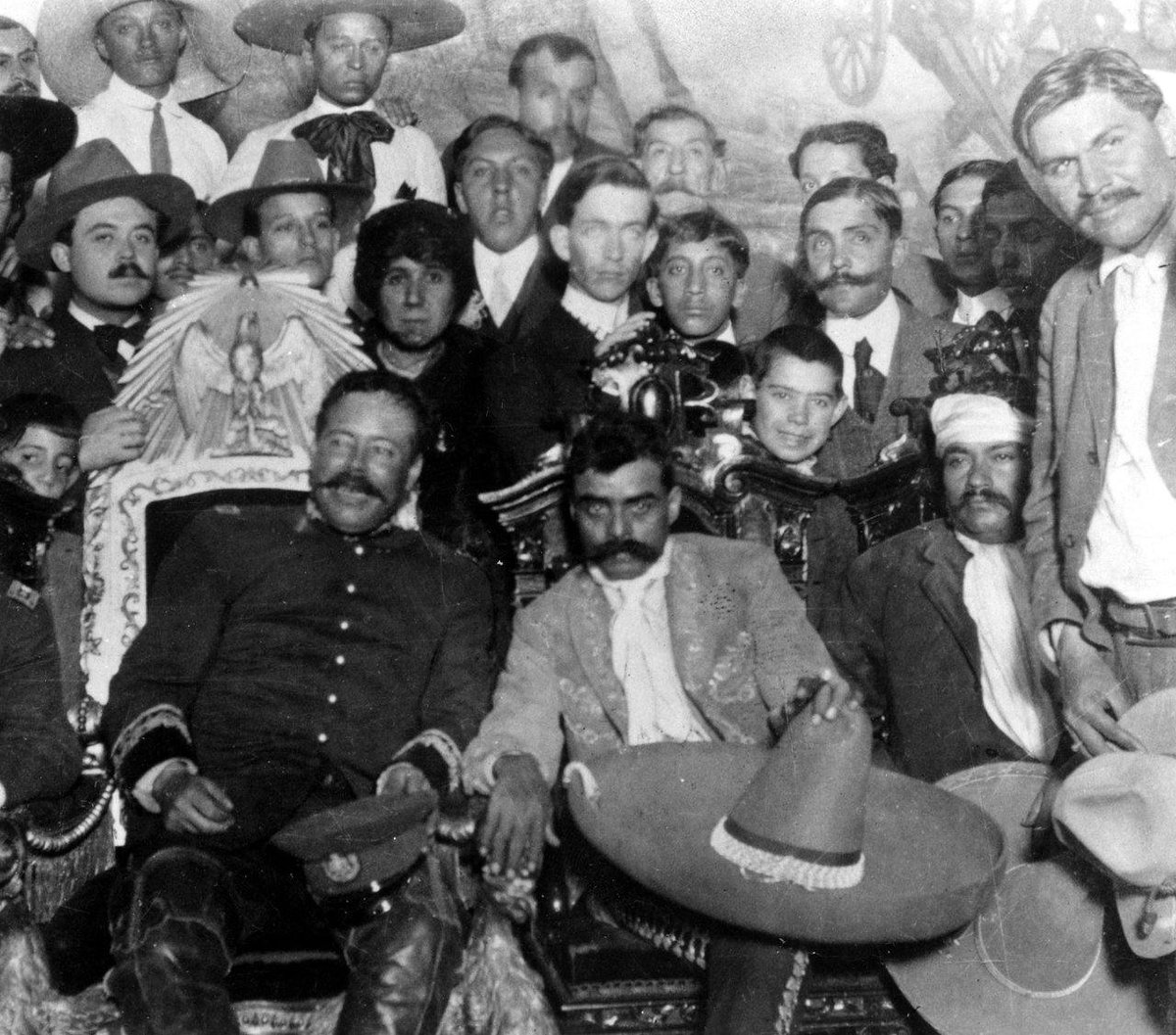 Nuestros antepasados lucharon hace más de 100 años por un acceso justo a derechos sociales y por la democracia en la que vivimos actualmente.  

Incontables mexicanas y mexicanos lucharon por un mejor país y y un mejor porvenir. Hoy, en honor al legado que nos han heredado,