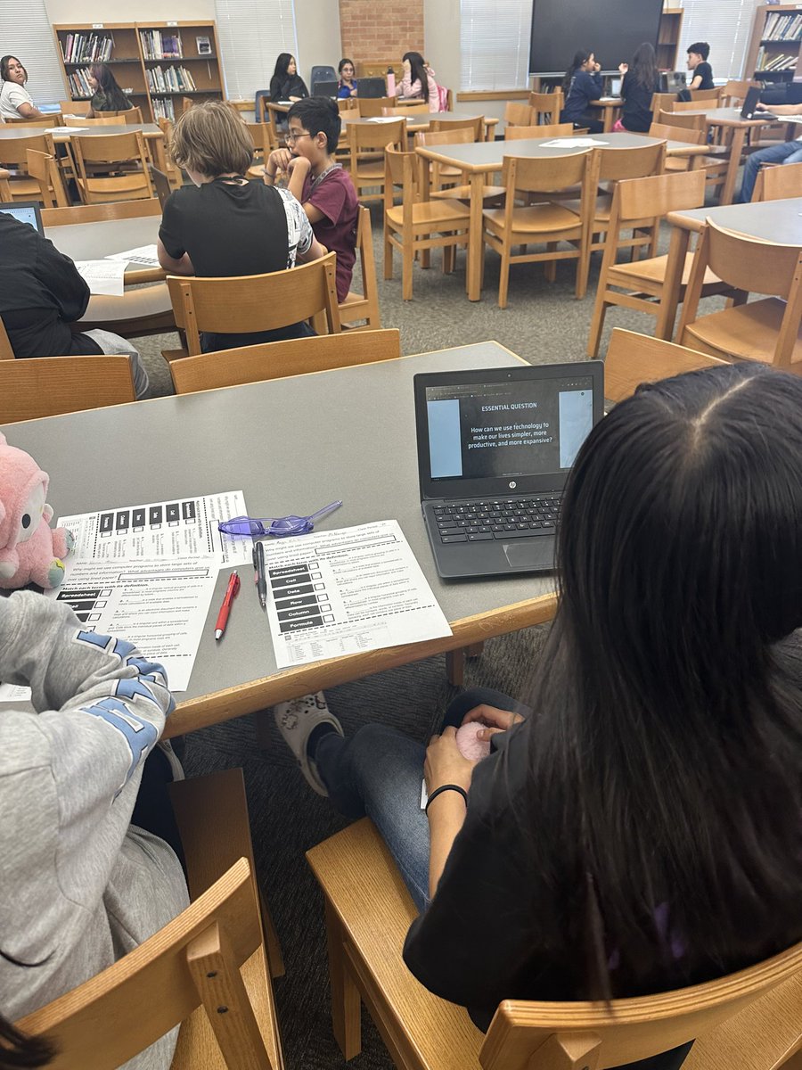 Students <a href="/GoodnightSMCISD/">Goodnight Middle School</a> learned about spreadsheets and how to utilize them! Great job ensuring all students receive Tech Apps instruction <a href="/KathyFitzgibbo1/">Kathy Fitzgibbons</a>! <a href="/nearpod/">Nearpod</a>