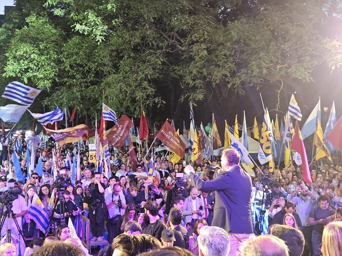 perezbonavita's tweet photo. ¡El 24 gana la Coalición! Gracias Cabildantes 510 por todo el esfuerzo y la militancia a toda hora.  ¡La barra más grande que hay!💪💪💪
@Lista510MVD https://t.co/X0rSRW3Rj8